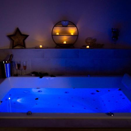 Le Mas Aux Amoureux , Suite Romantique Et Spa Le Barcares Ngoại thất bức ảnh