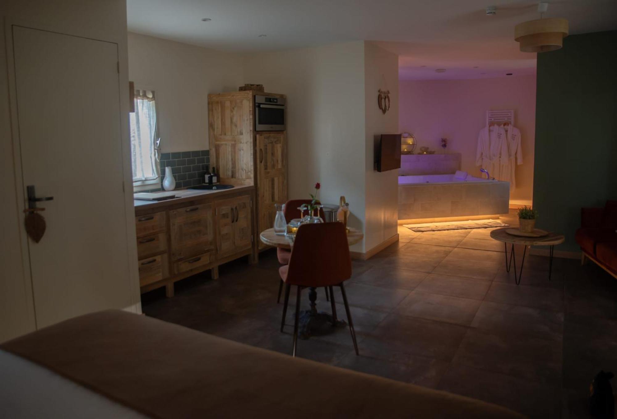 Le Mas Aux Amoureux , Suite Romantique Et Spa Le Barcares Ngoại thất bức ảnh