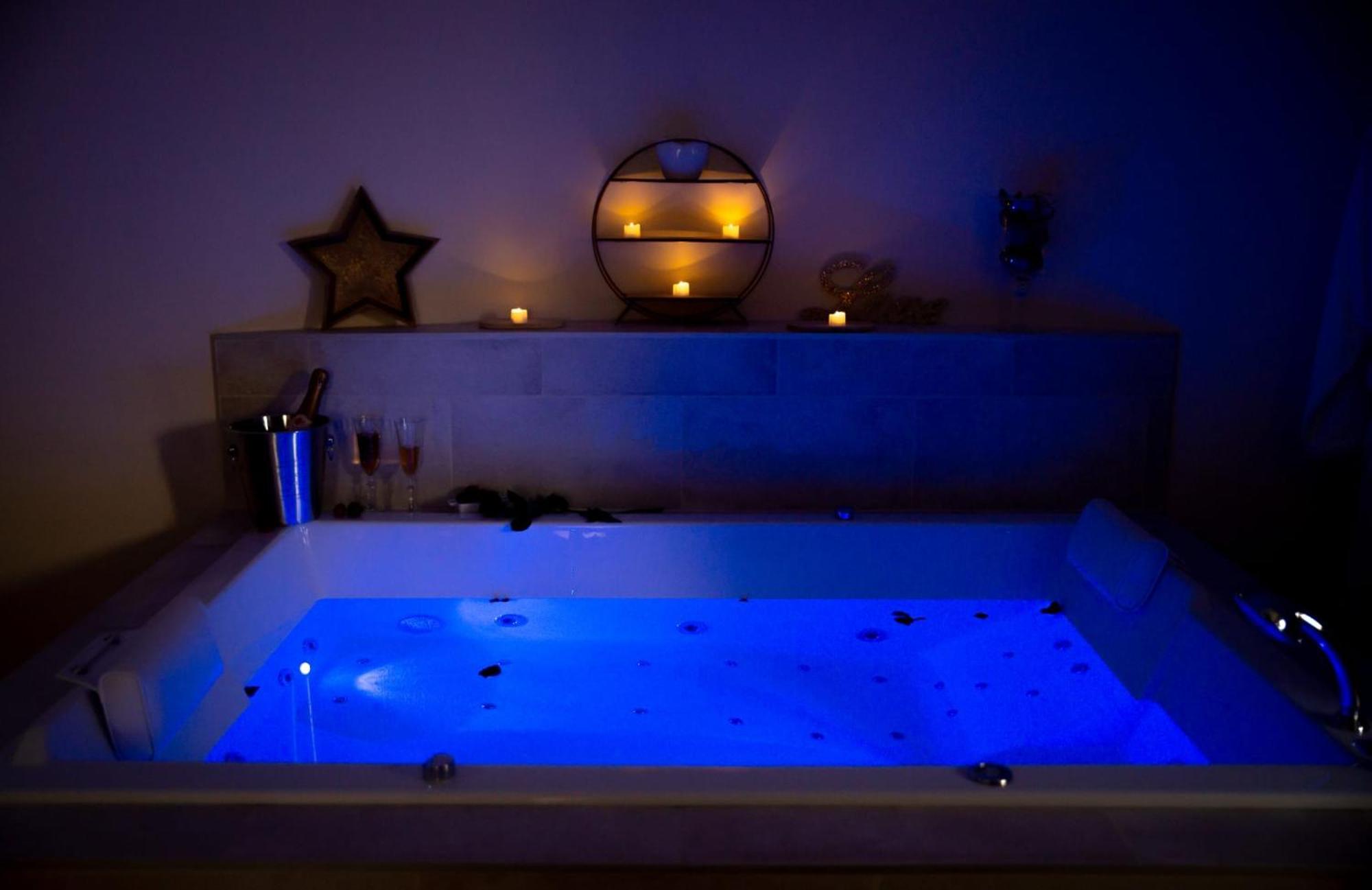 Le Mas Aux Amoureux , Suite Romantique Et Spa Le Barcares Ngoại thất bức ảnh