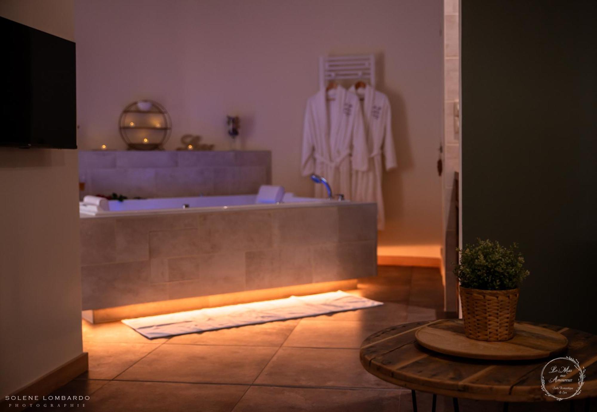 Le Mas Aux Amoureux , Suite Romantique Et Spa Le Barcares Ngoại thất bức ảnh